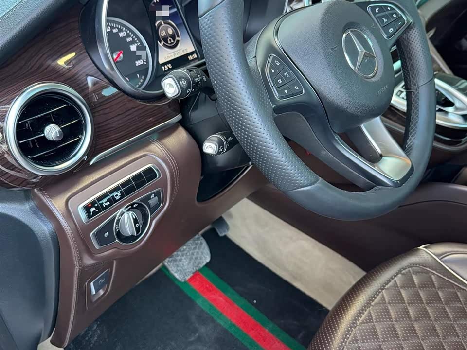 Mercedes-Benz V-class