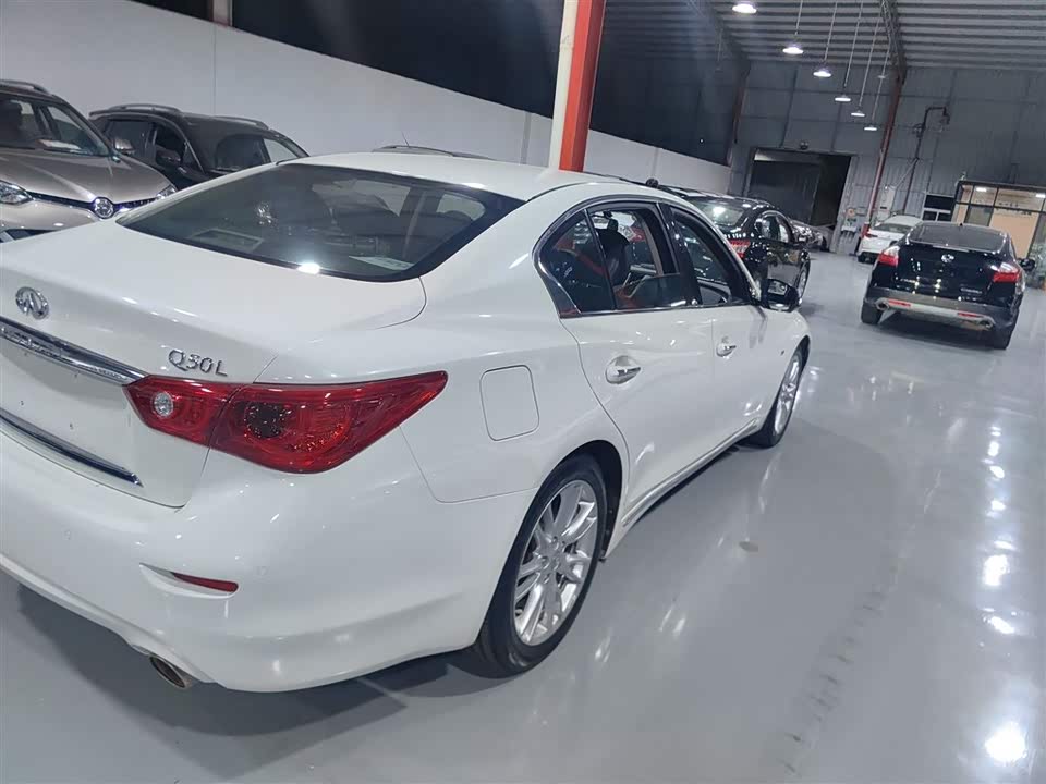 Infiniti Q50L