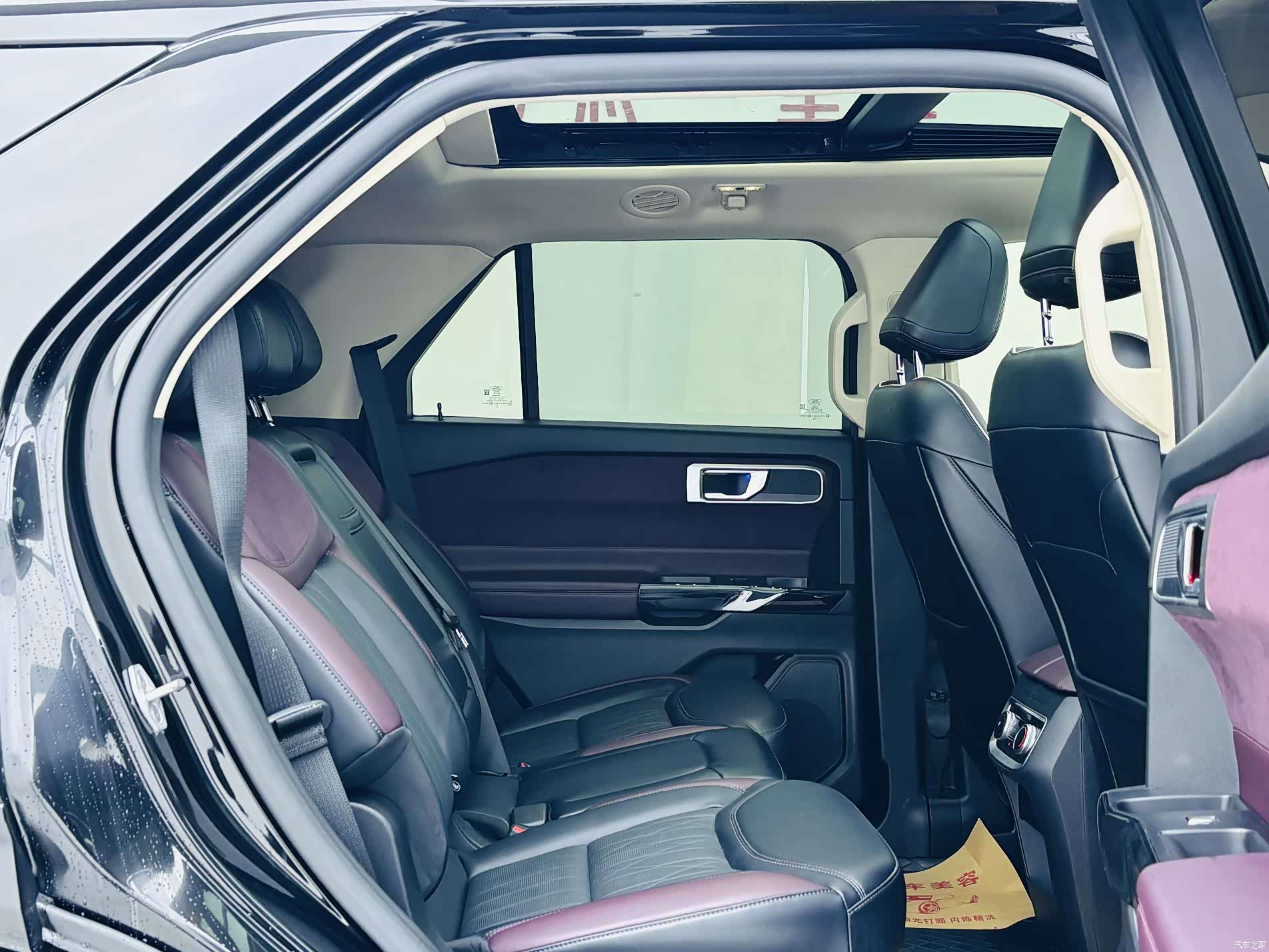 Ford Explorer, 2023 16