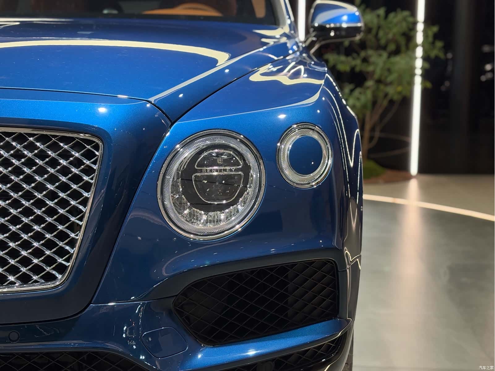 Bentley Bentayga, 2018 9