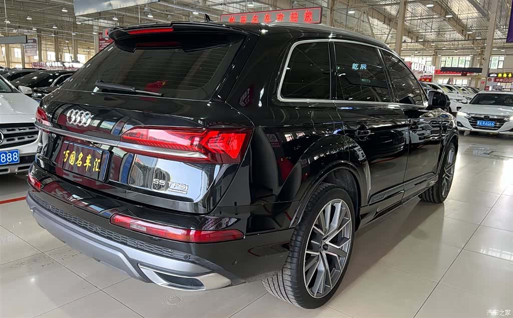 Audi Q7, 2022 все фото