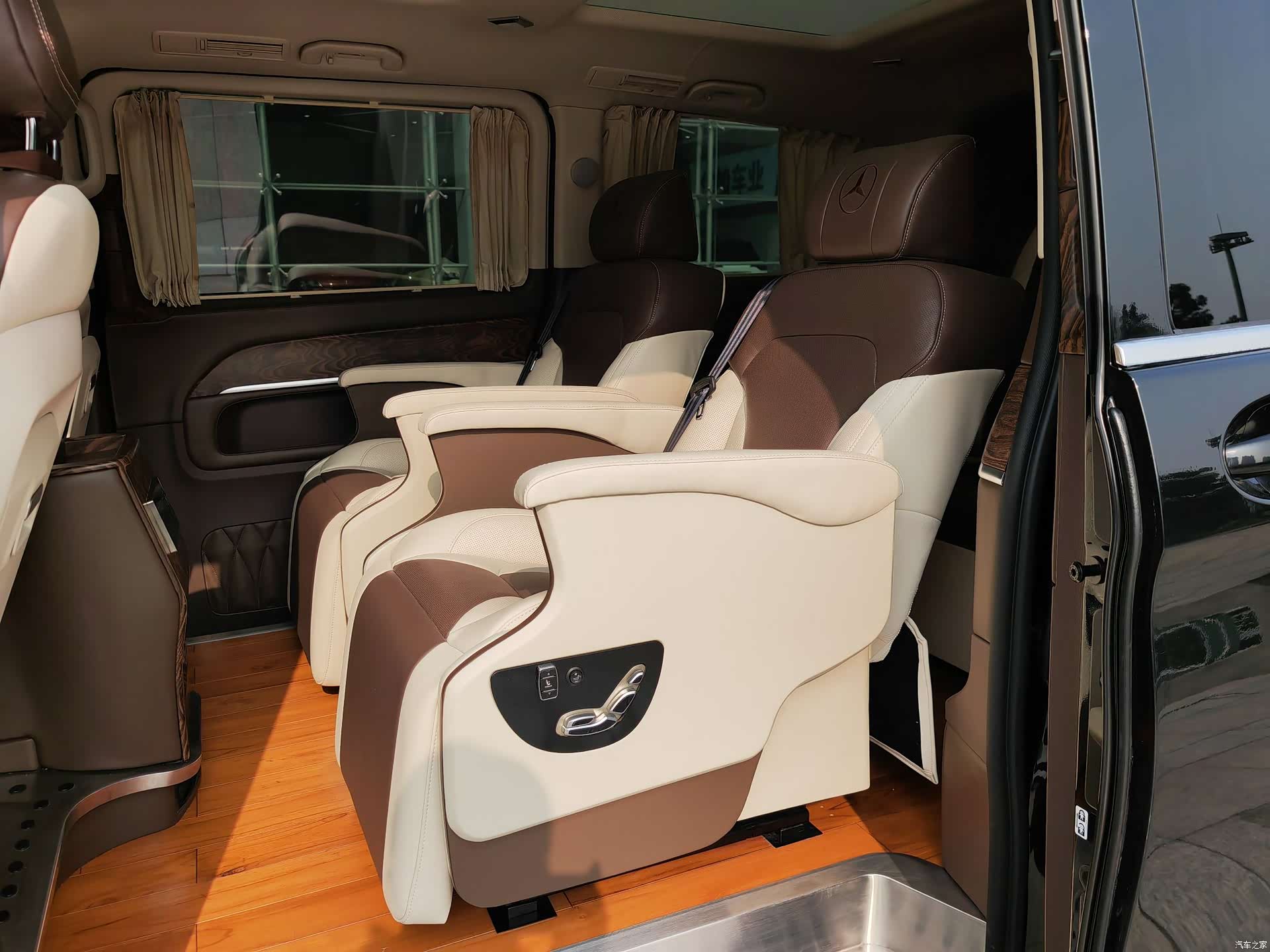 Mercedes-Benz V-Class, 2019 7