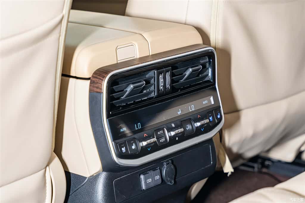 Toyota Land Cruiser, 2025 13
