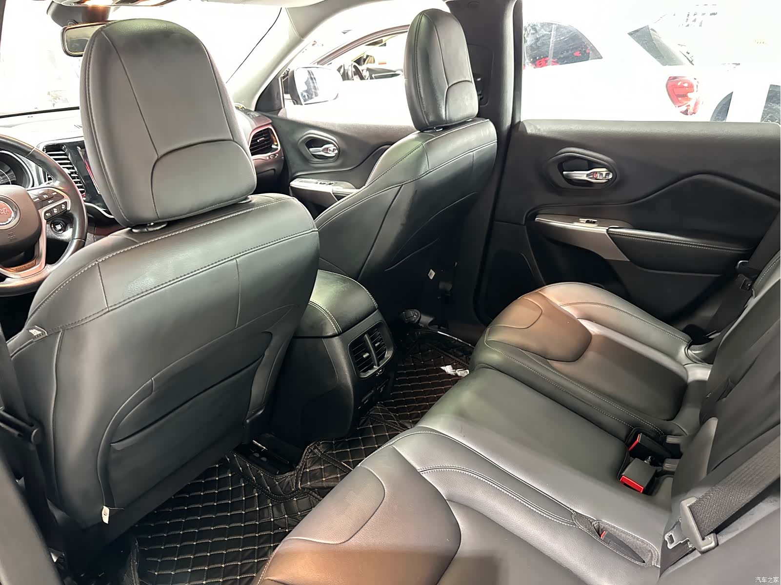 Jeep Cherokee, 2019 9