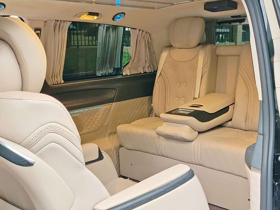 Mercedes-Benz V-class