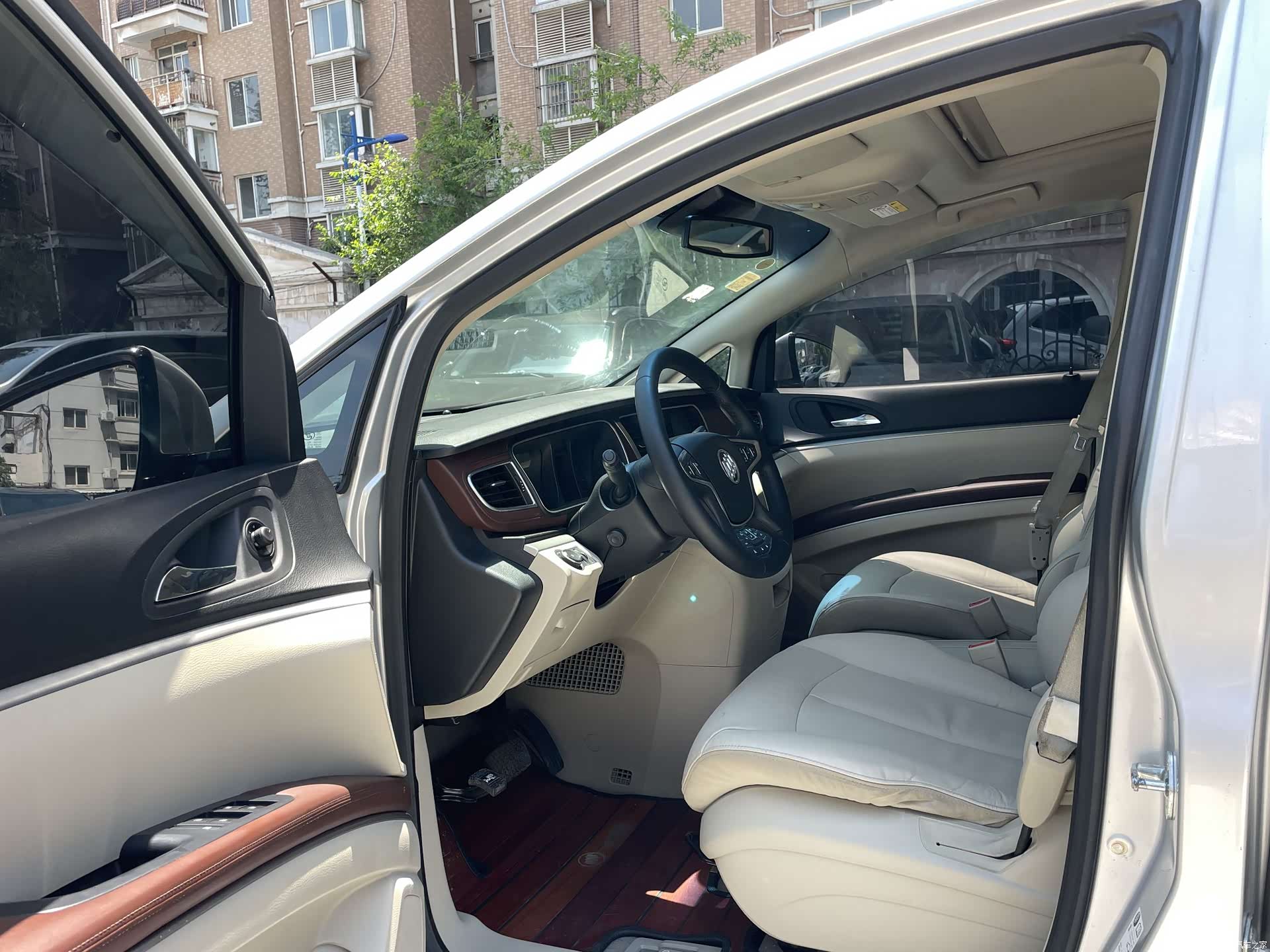 Buick GL8, 2017 12