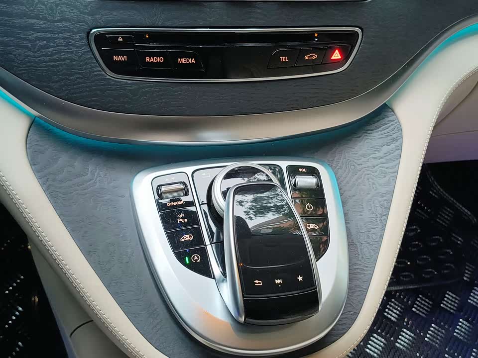 Mercedes-Benz V-class