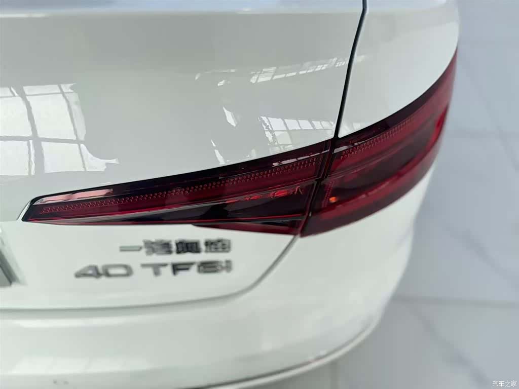 Audi A4L, 2018 14