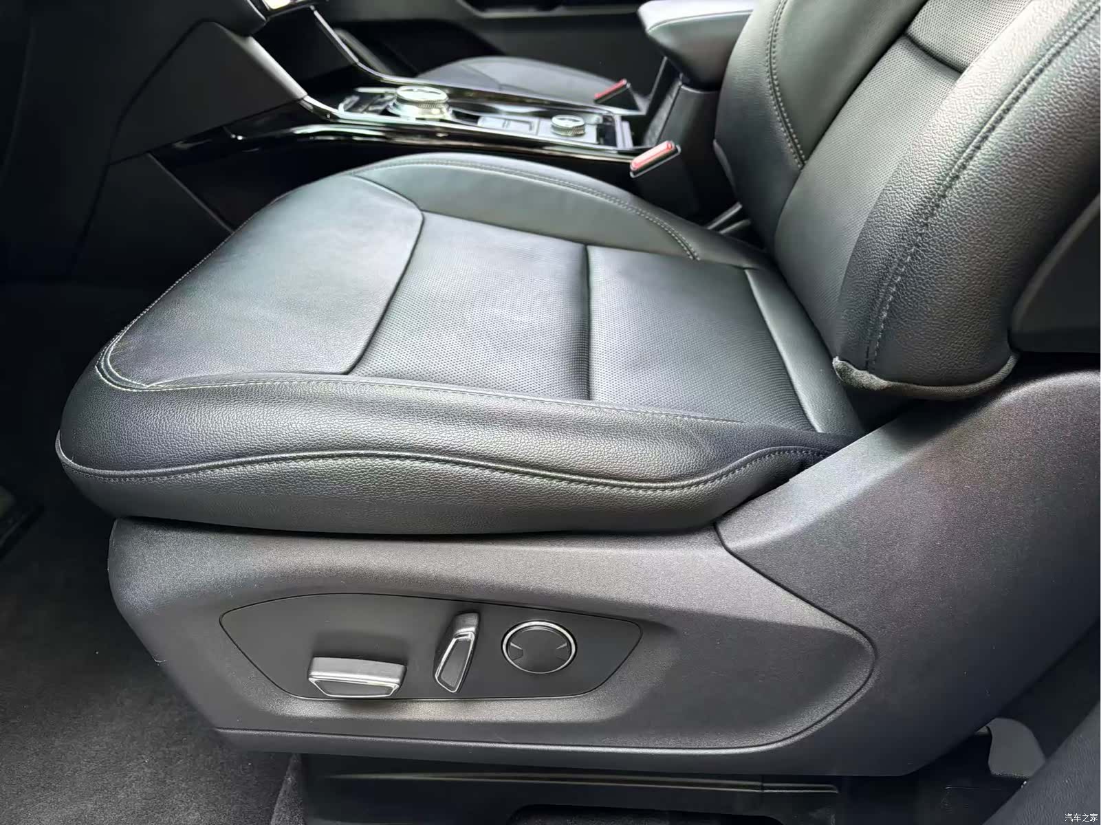 Ford Explorer, 2022 26