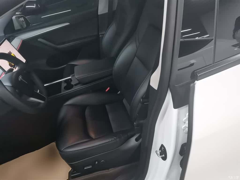 Tesla Model Y, 2024 15
