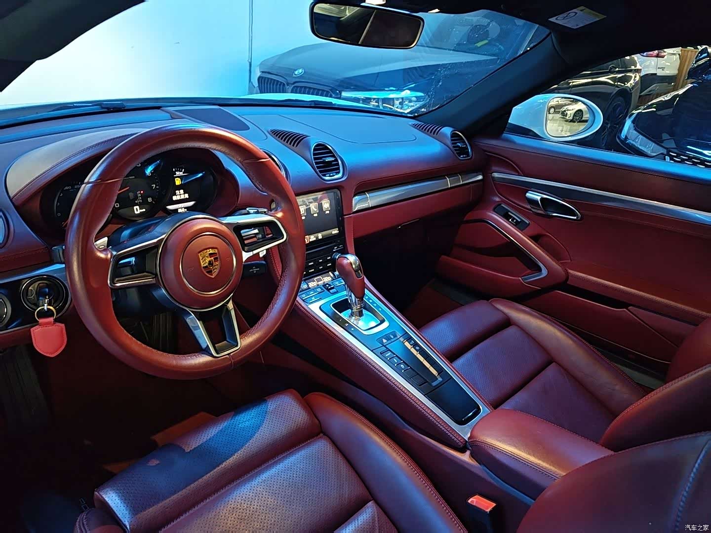 Porsche Cayman, 2018 все фото
