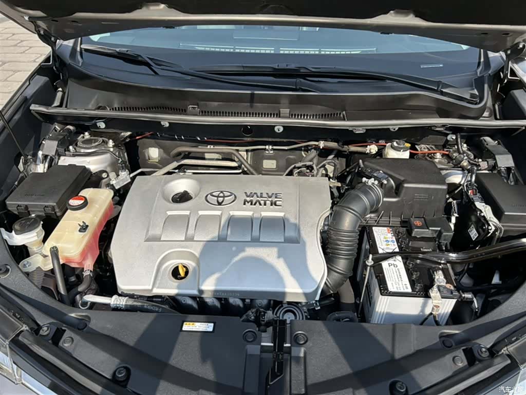 Toyota RAV4, 2018 все фото