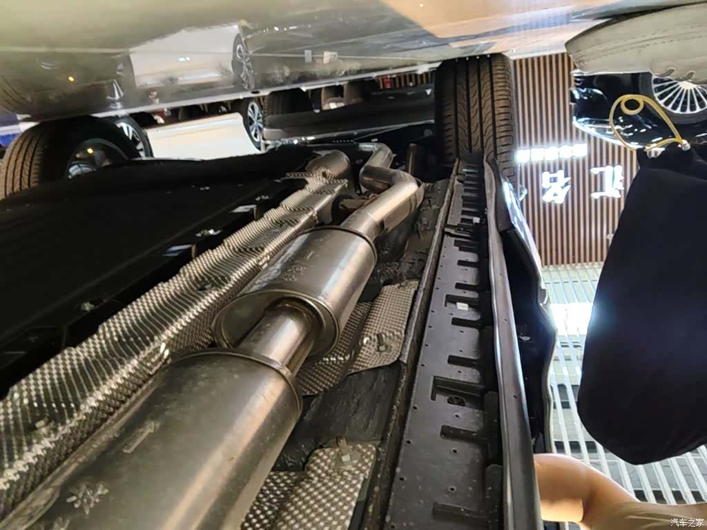Hongqi HS3, 2026 21