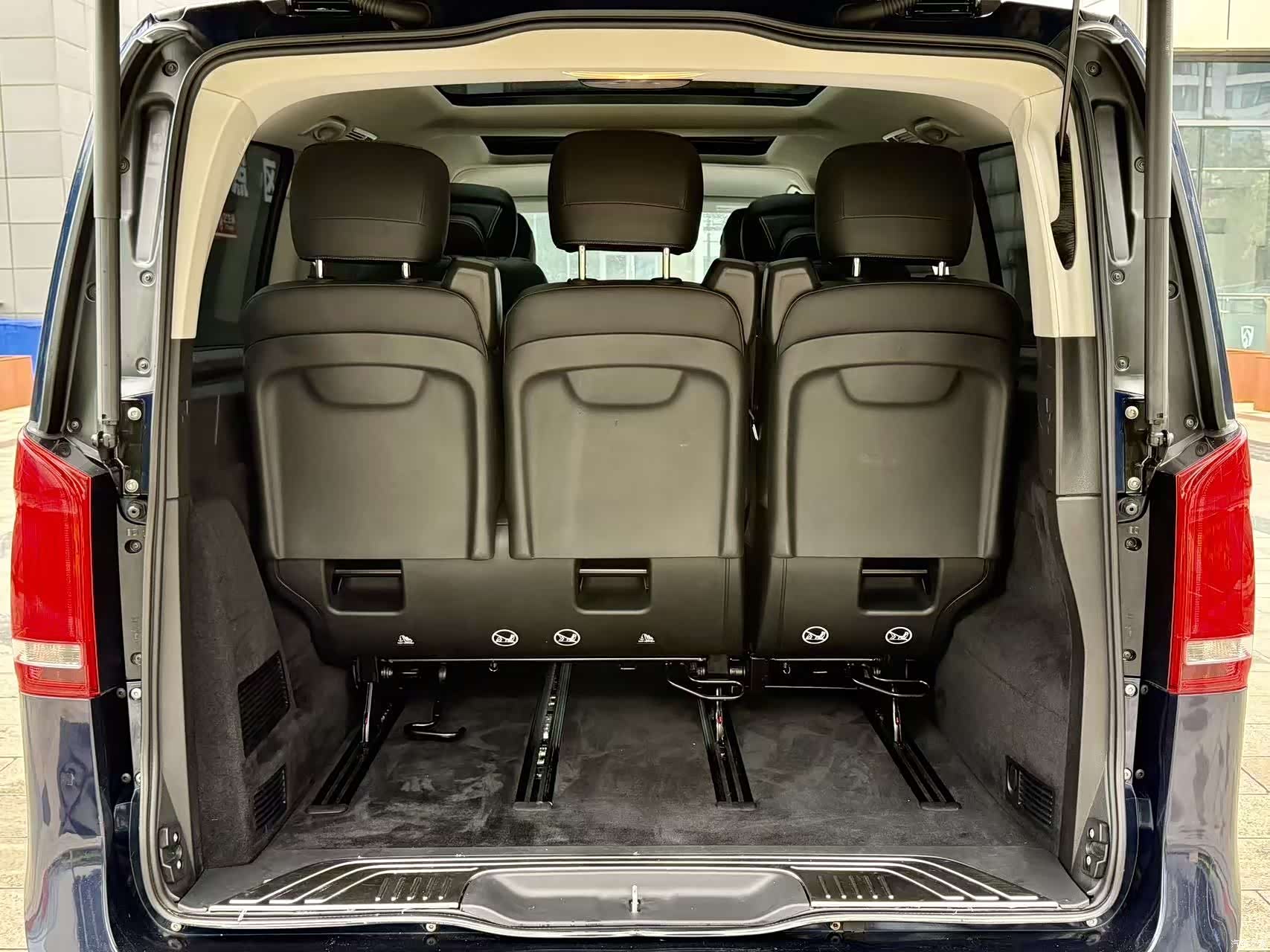Mercedes-Benz V-Class, 2022 15