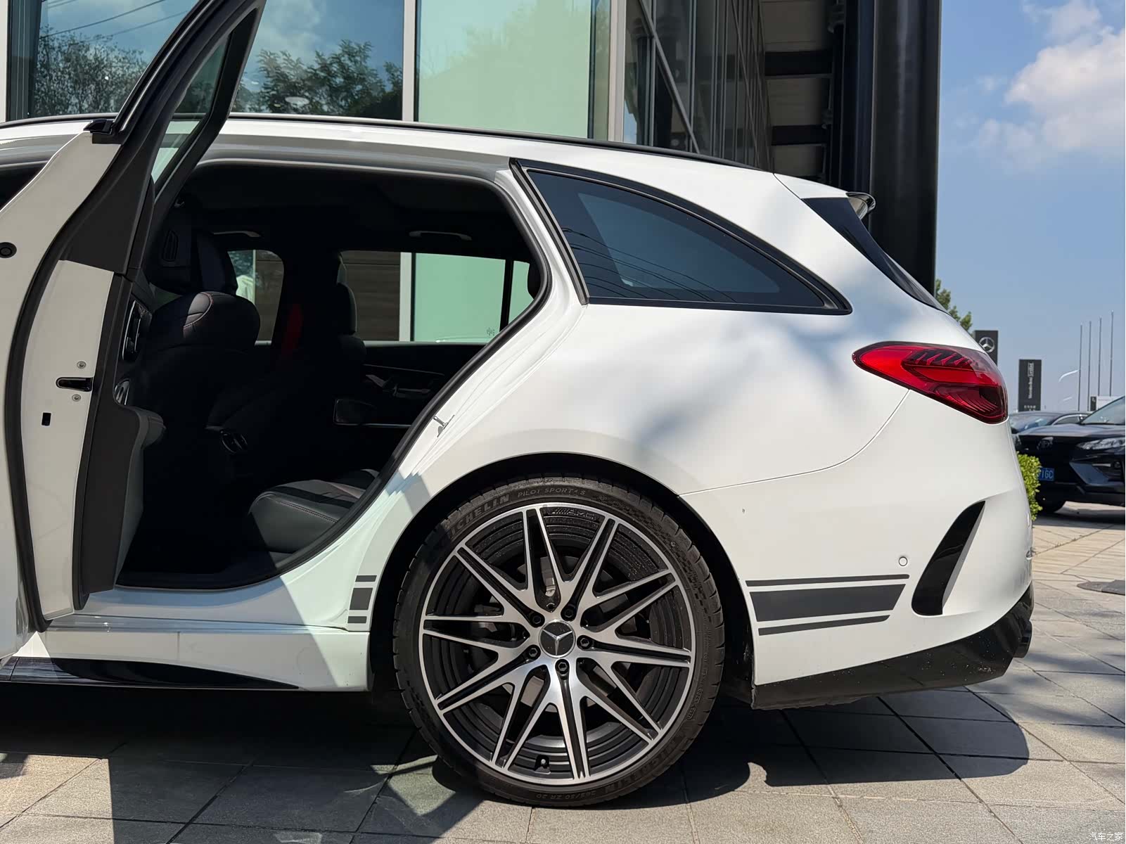 Mercedes-Benz C-Class, 2025 8