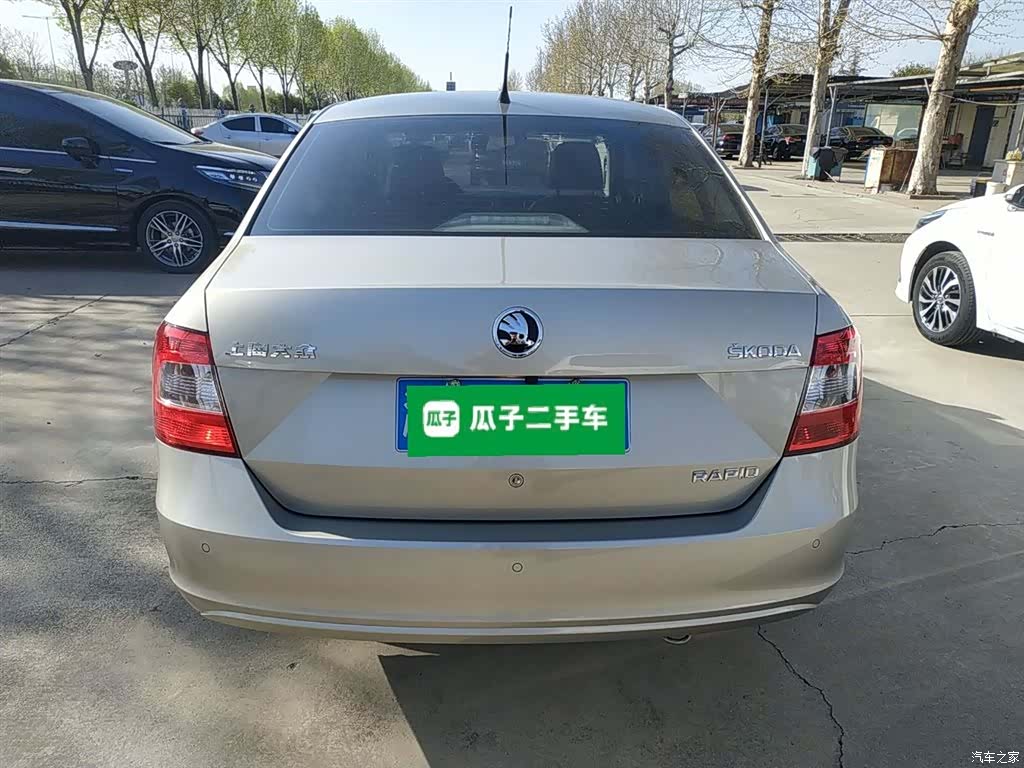 Skoda Rapid, 2015 6