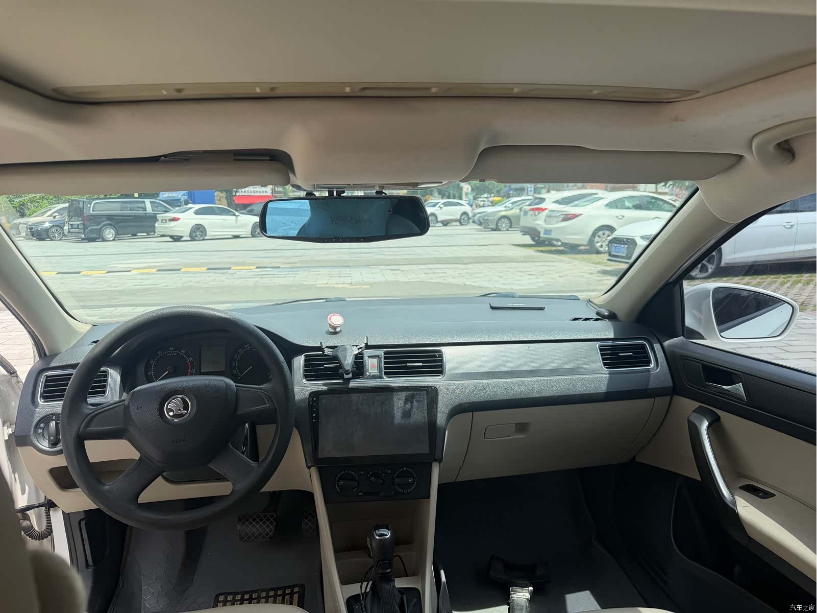Skoda Rapid, 2014 9
