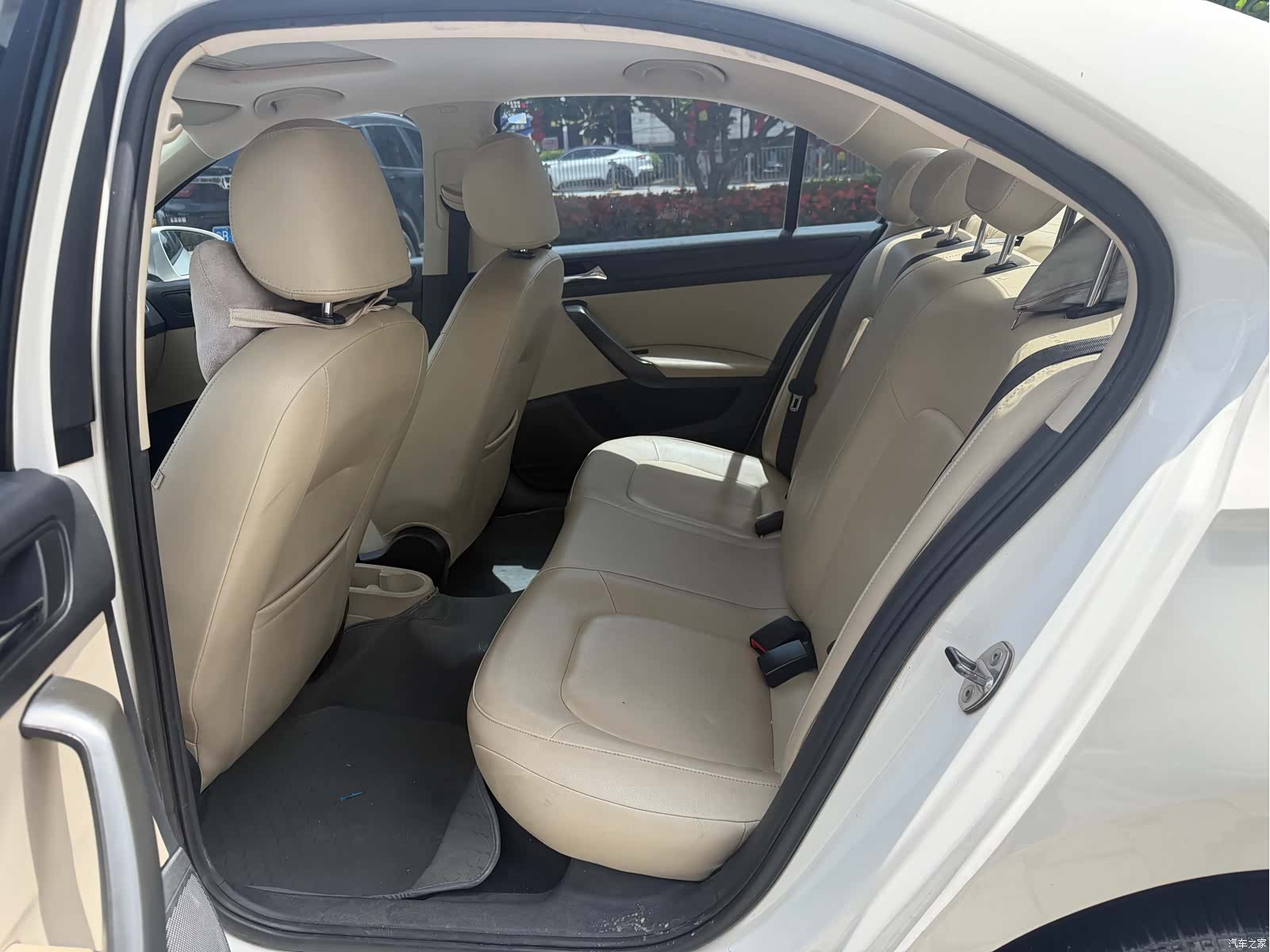 Skoda Rapid, 2014 8