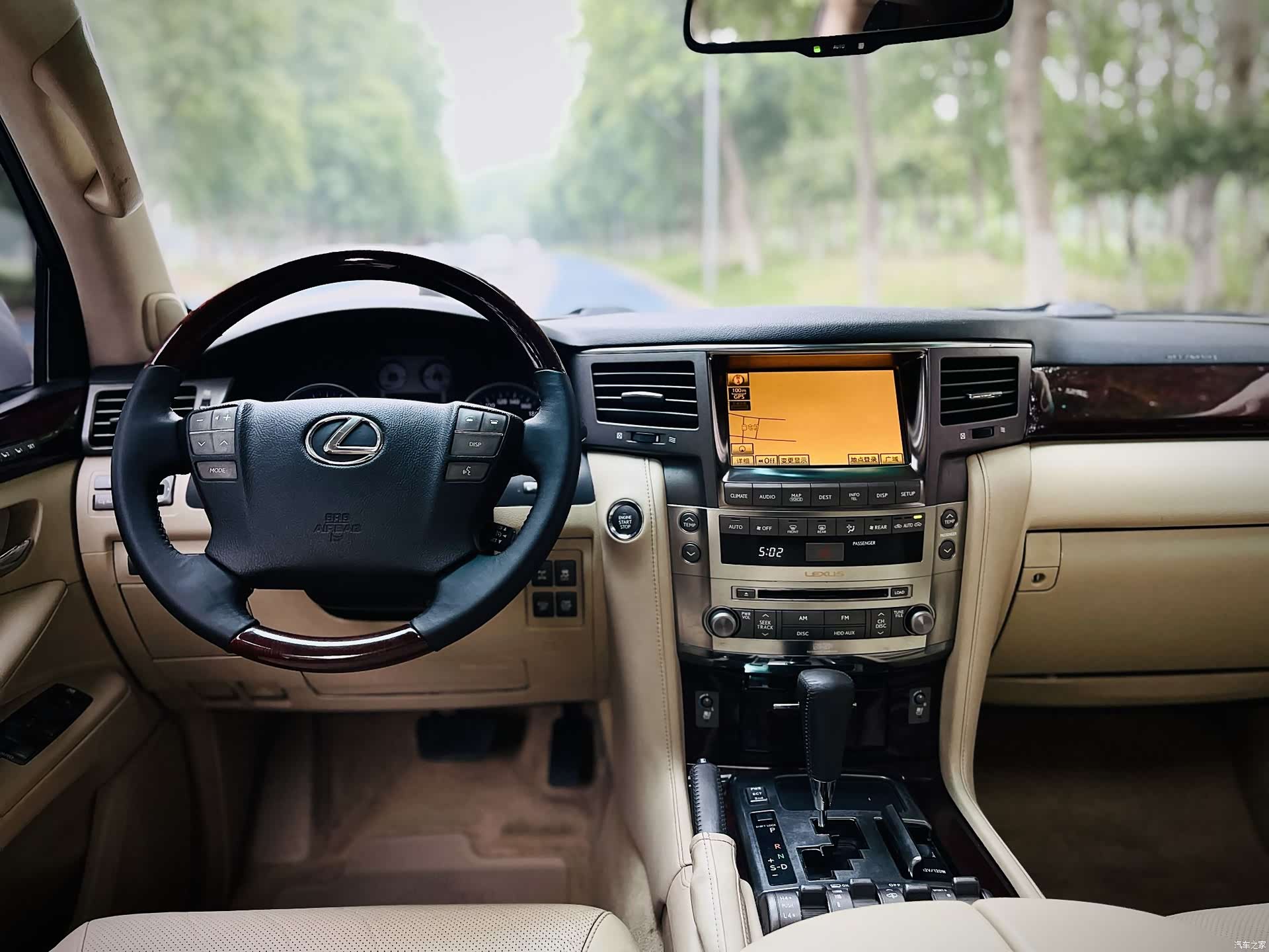 Lexus LX, 2010 9