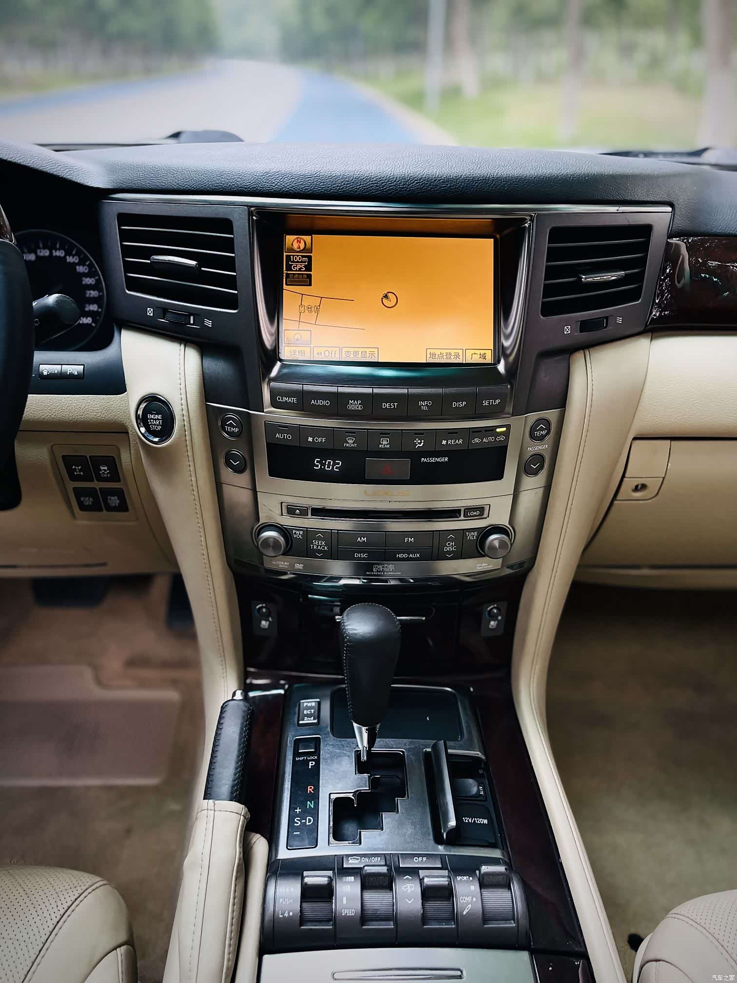 Lexus LX, 2010 10