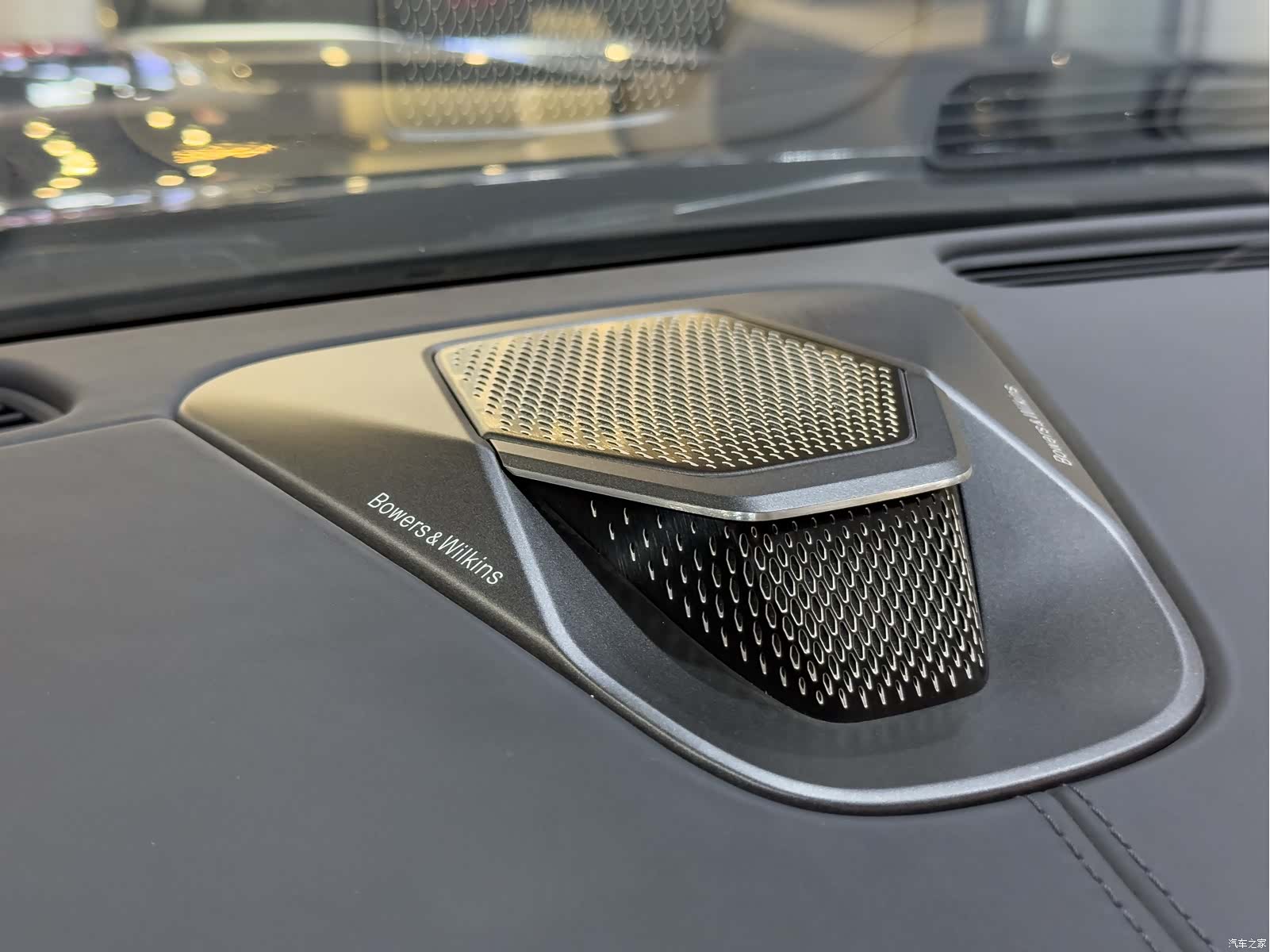 Aston Martin DB12, 2025 12