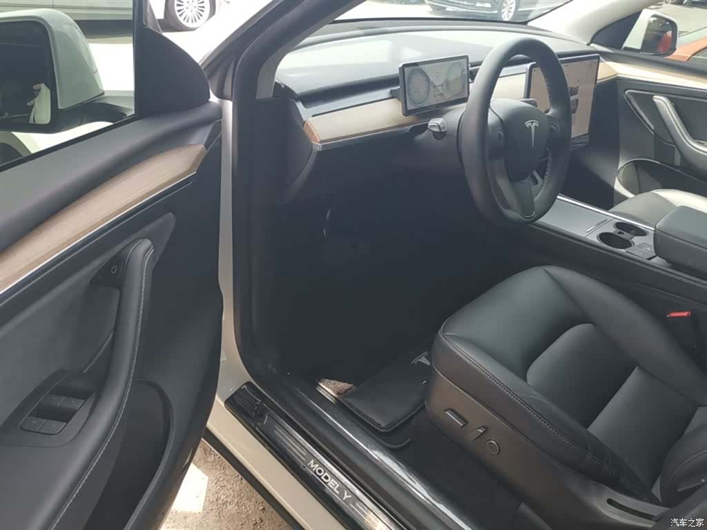 Tesla Model Y, 2022 16