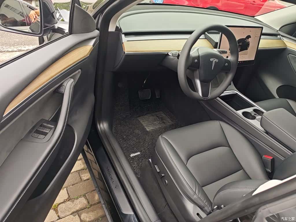 Tesla Model Y, 2023 16