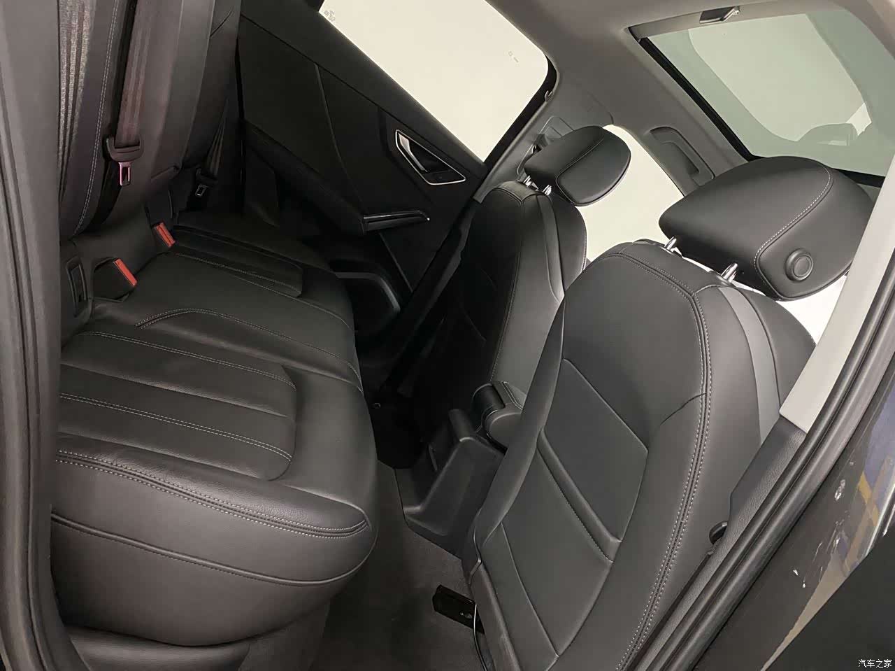 Audi Q2L, 2022 15