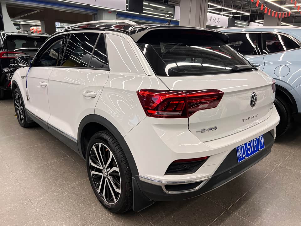 Volkswagen T-ROC exploring Songs