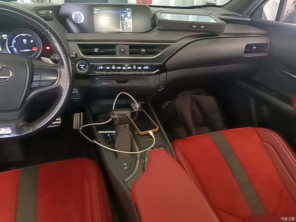 Lexus UX, 2019 13