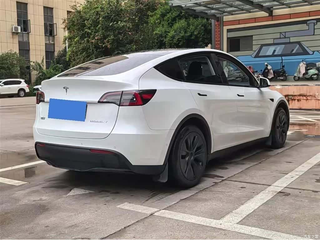 Tesla Model Y, 2024 19