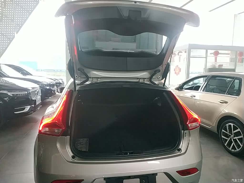 Volvo V40, 2018 19
