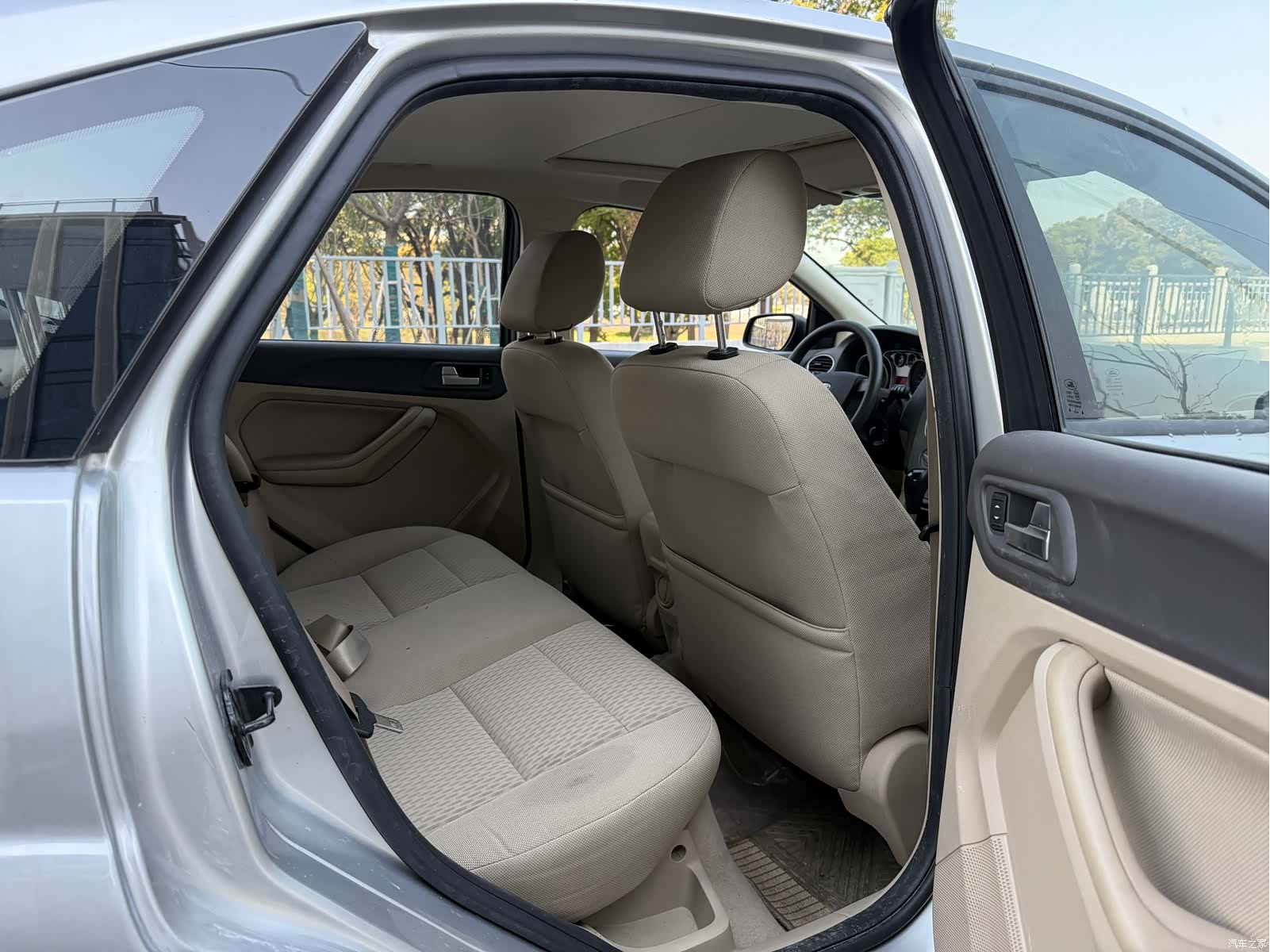 Ford Focus, 2010 9