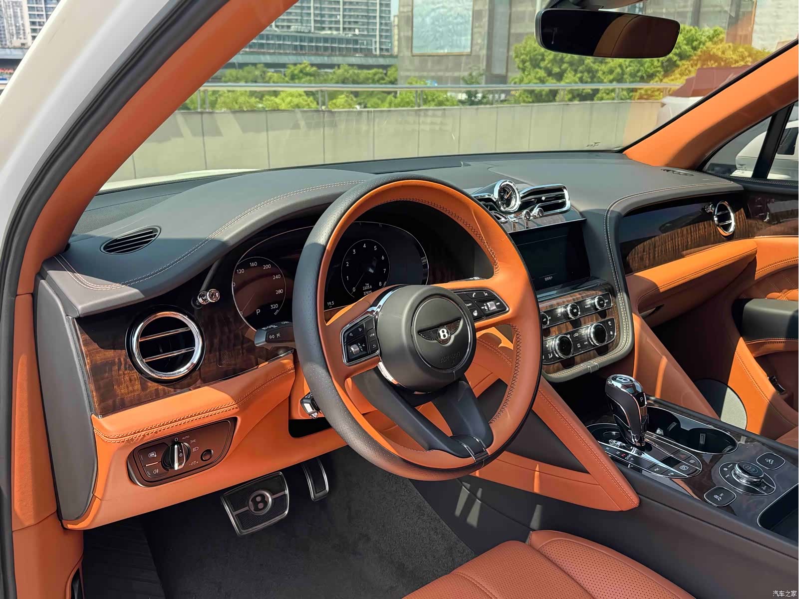 Bentley Bentayga, 2022 7