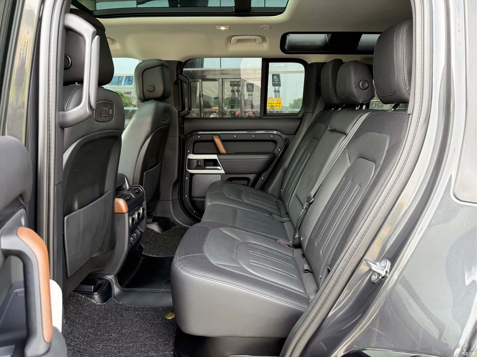 Land Rover Defender, 2021 7