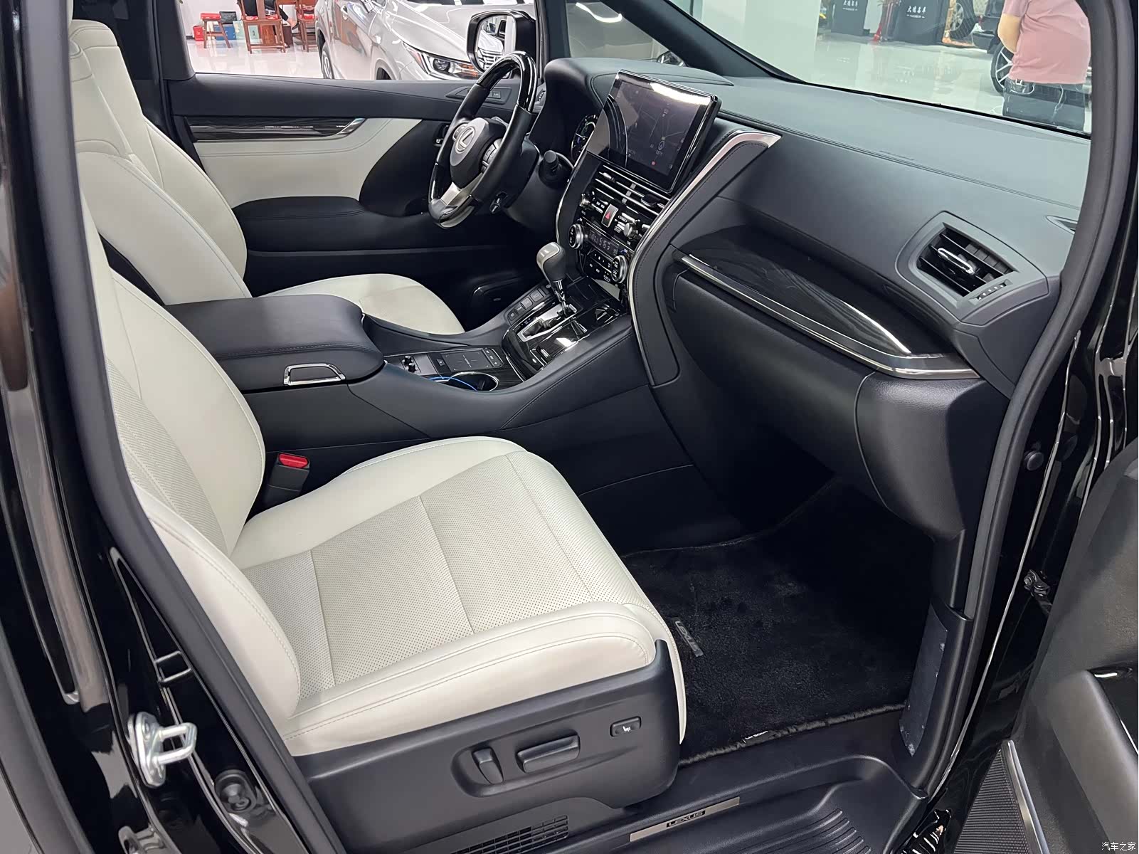 Lexus LM, 2021 17