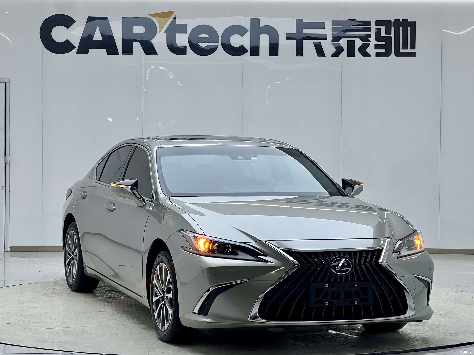 Lexus ES, 2022 14