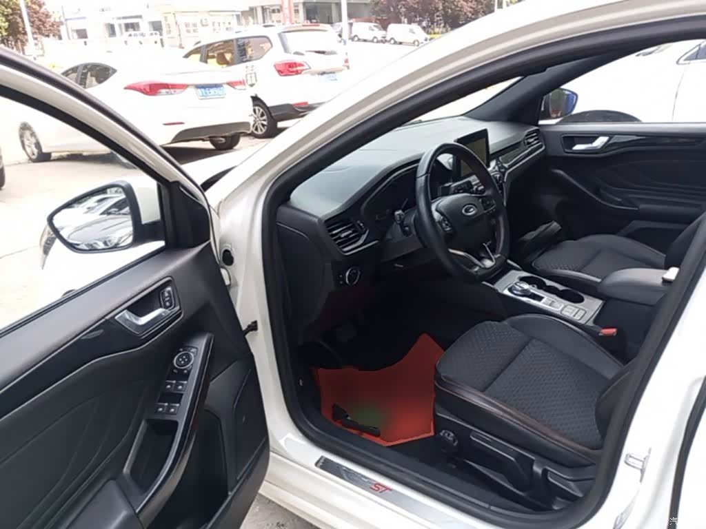Ford Focus, 2019 16