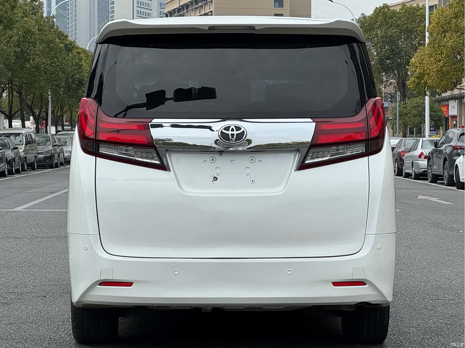 Toyota Alphard, 2017 все фото