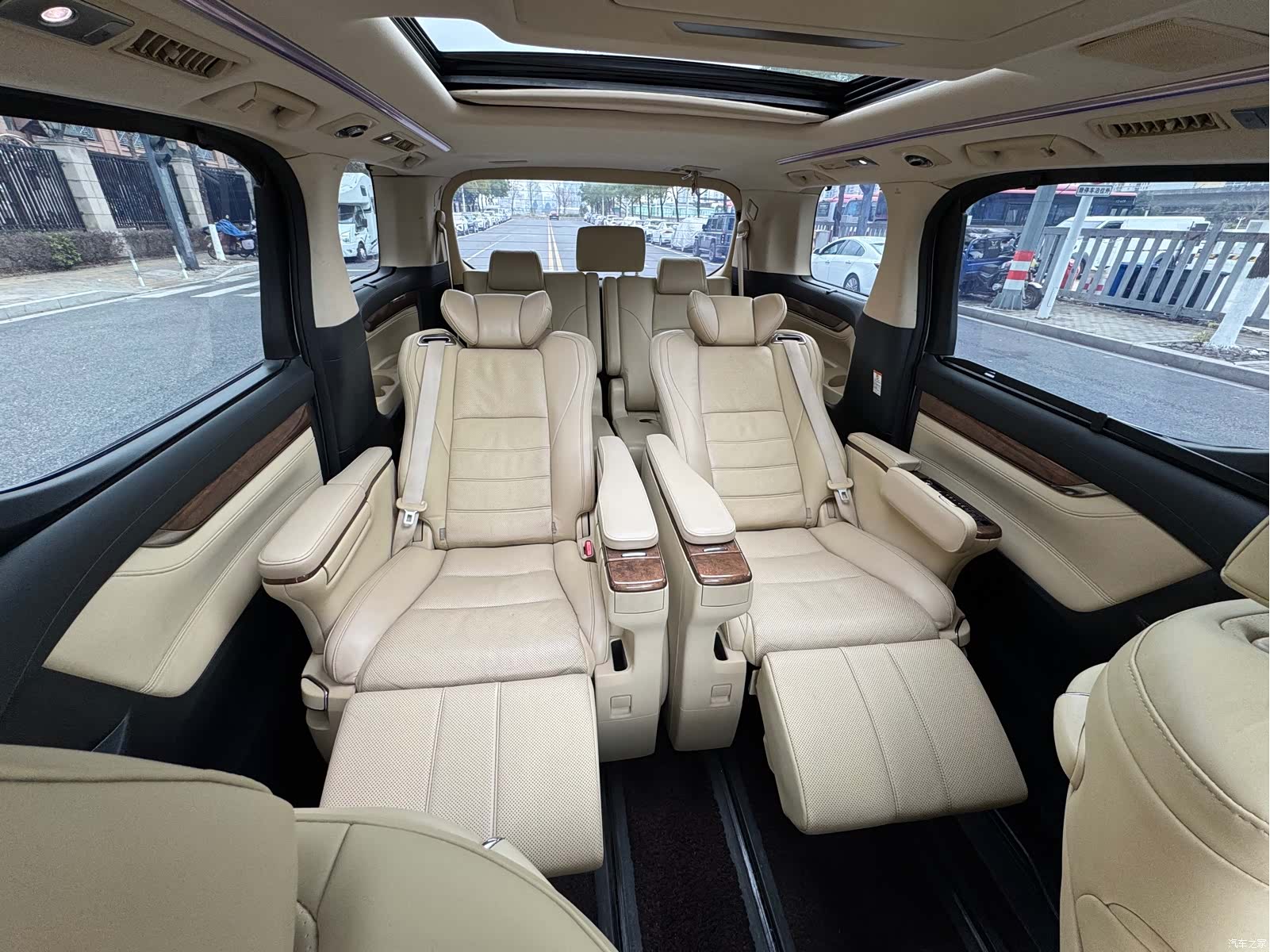 Toyota Alphard, 2017 17