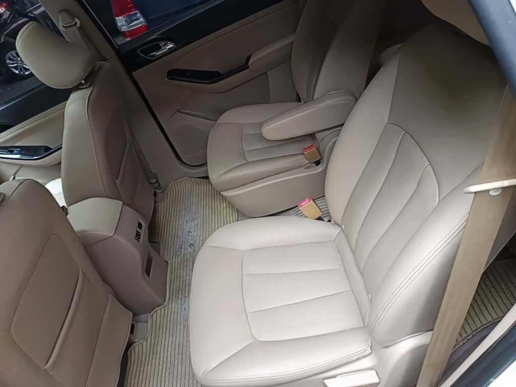 Wuling 730, 2015 17