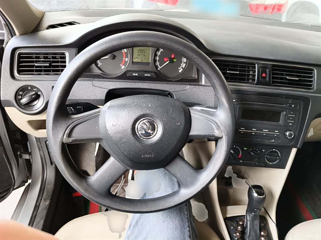Skoda Rapid, 2014 10