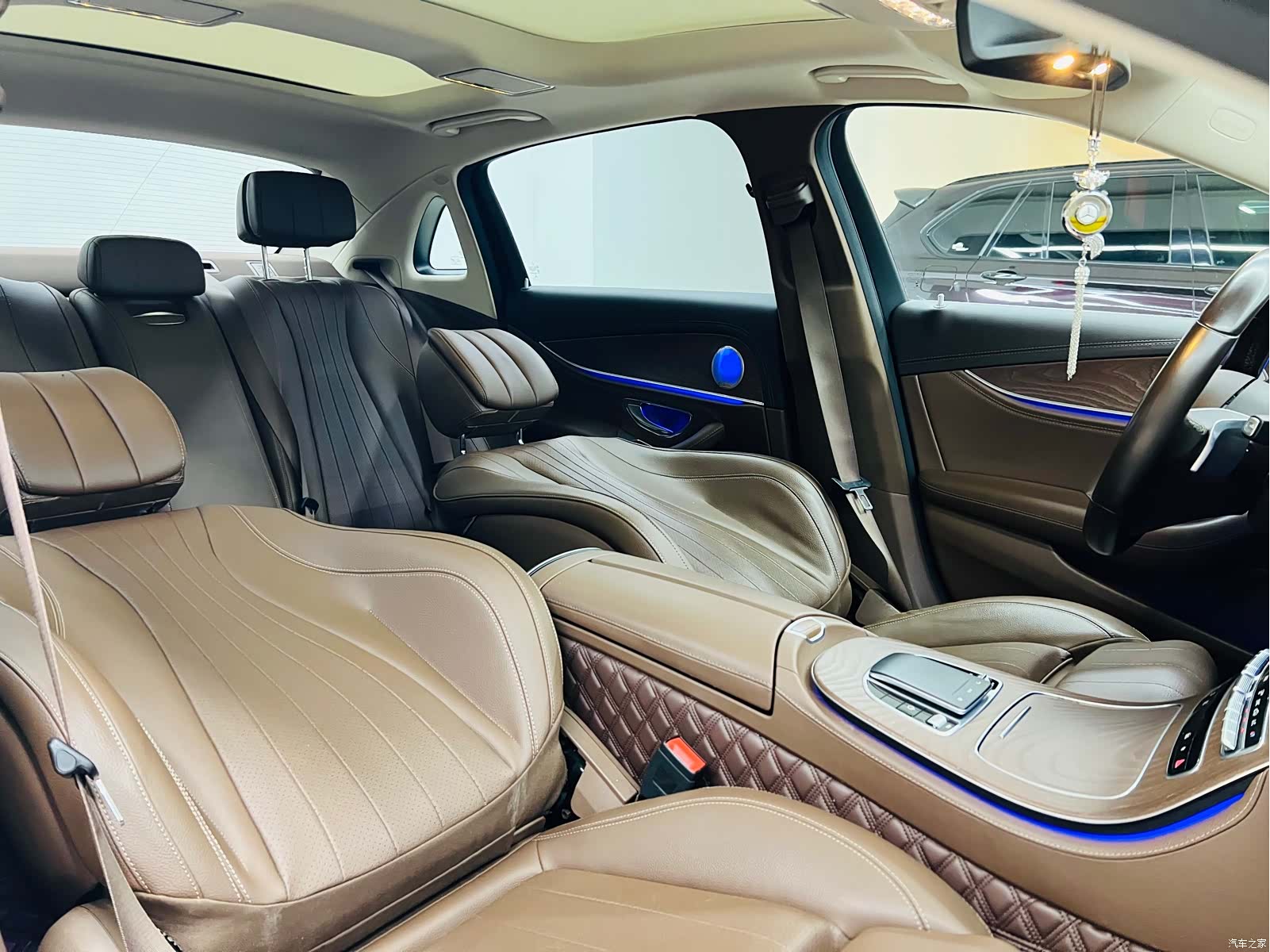 Mercedes-Benz E-Class, 2022 13