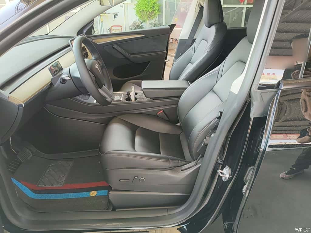 Tesla Model Y, 2023 16