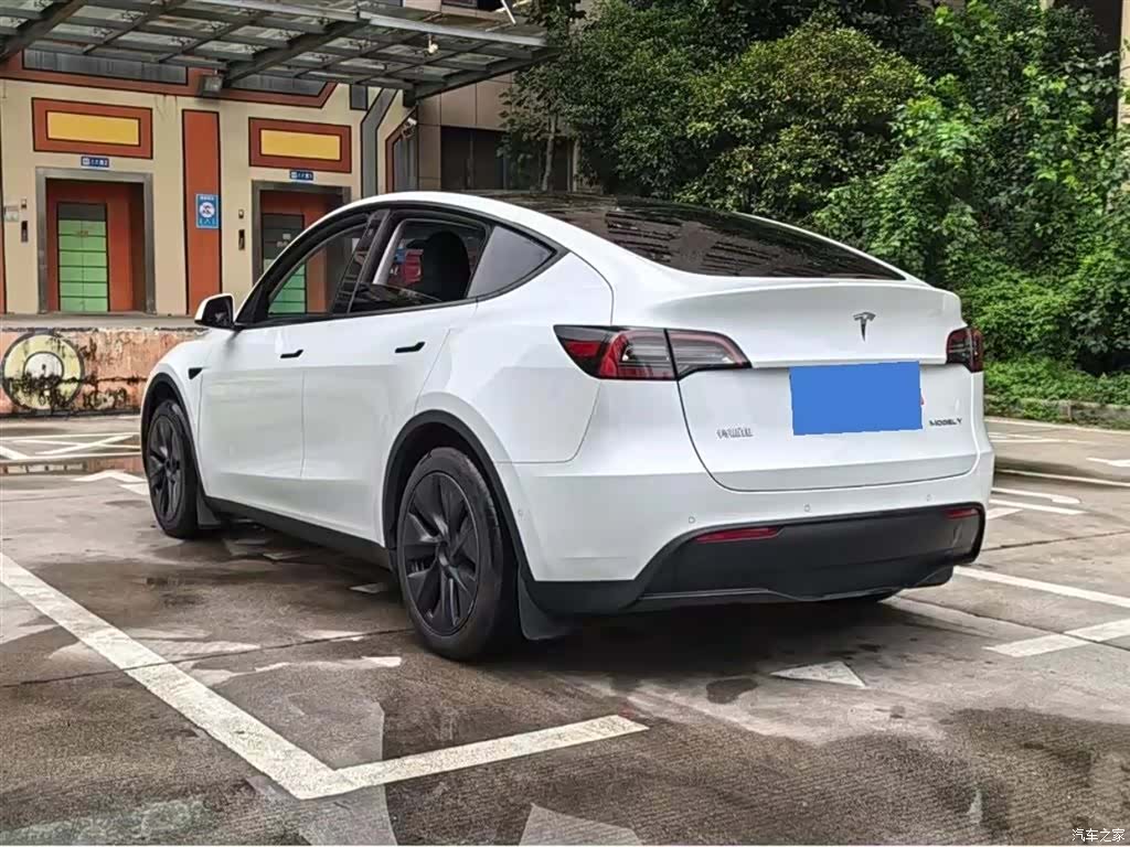 Tesla Model Y, 2024 21