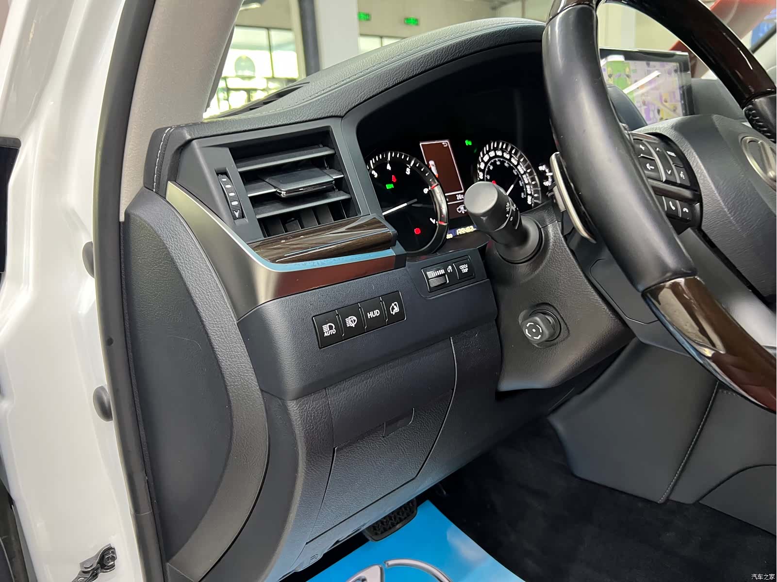 Lexus LX, 2018 14