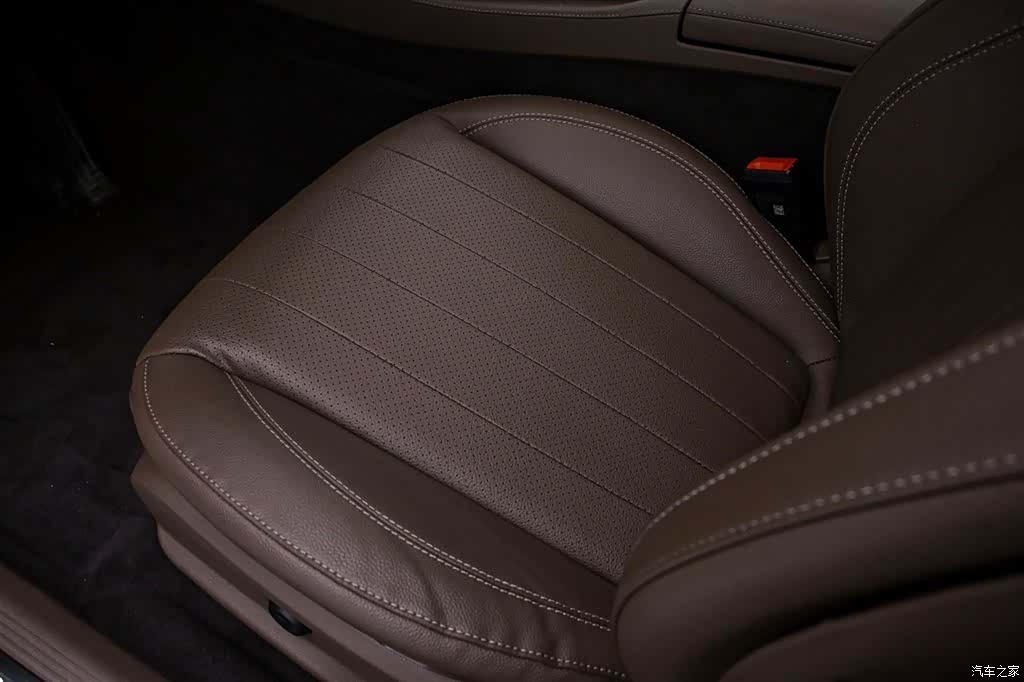 Mercedes-Benz E-Class, 2023 13