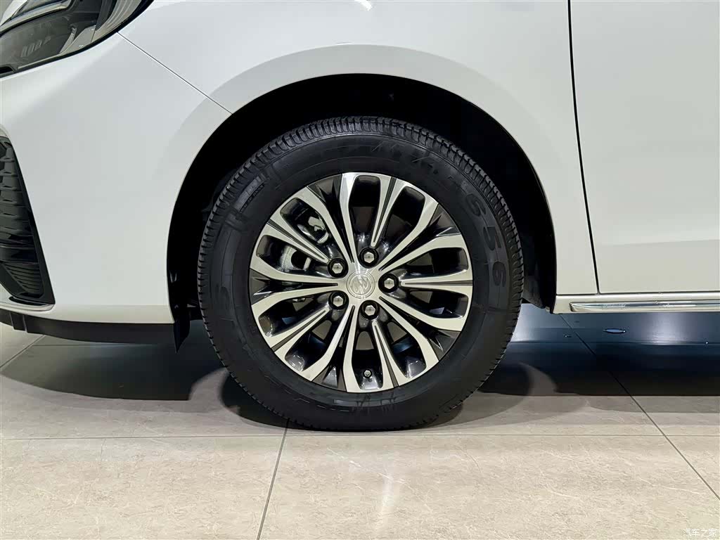 Buick GL8, 2025 9
