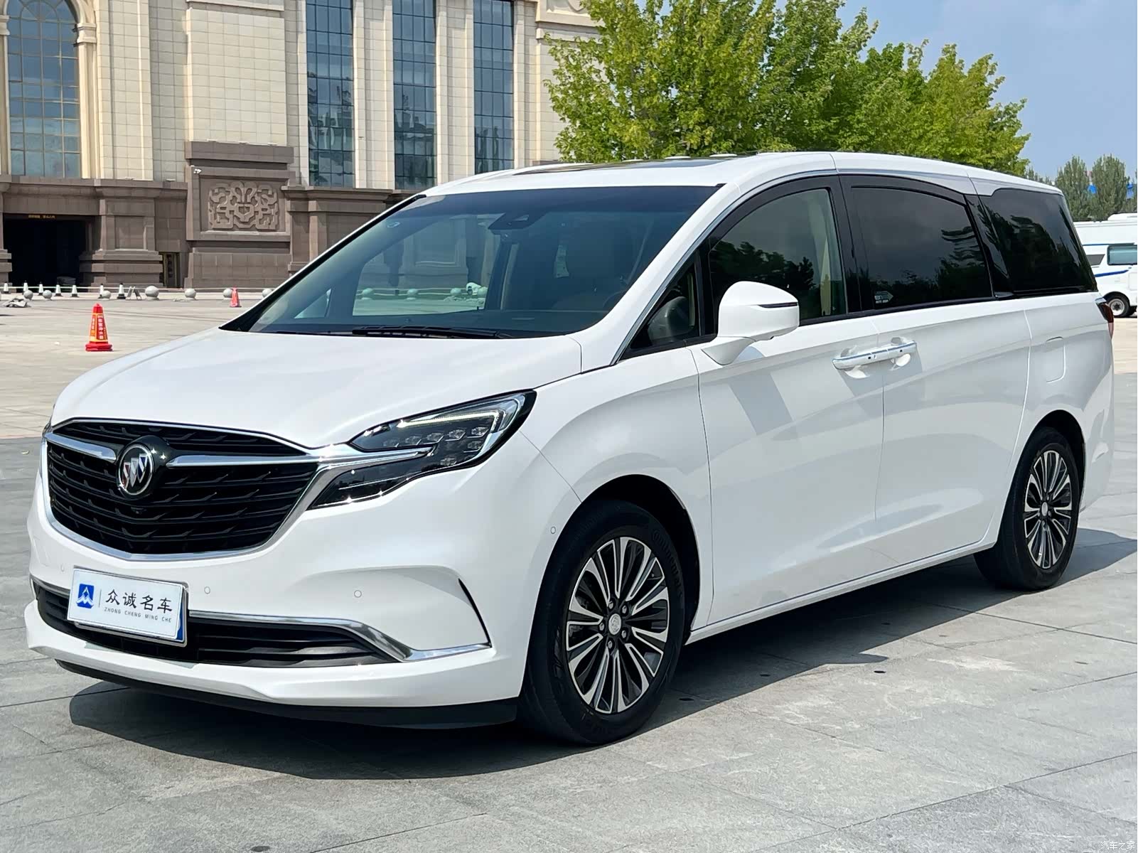 Buick GL8, 2020 1
