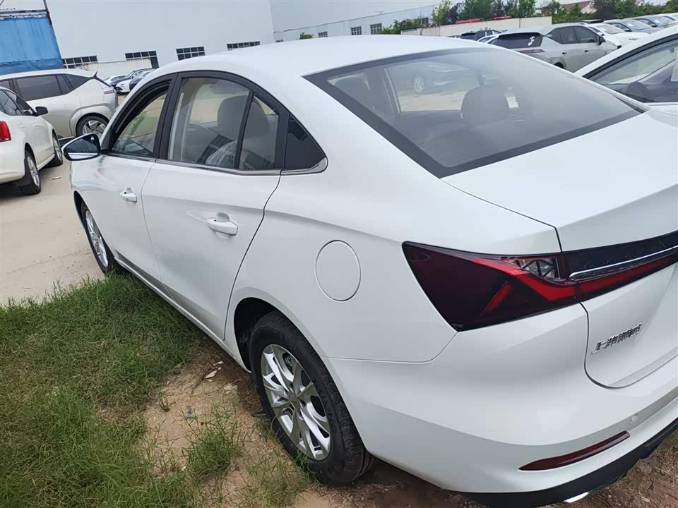 Roewe i5